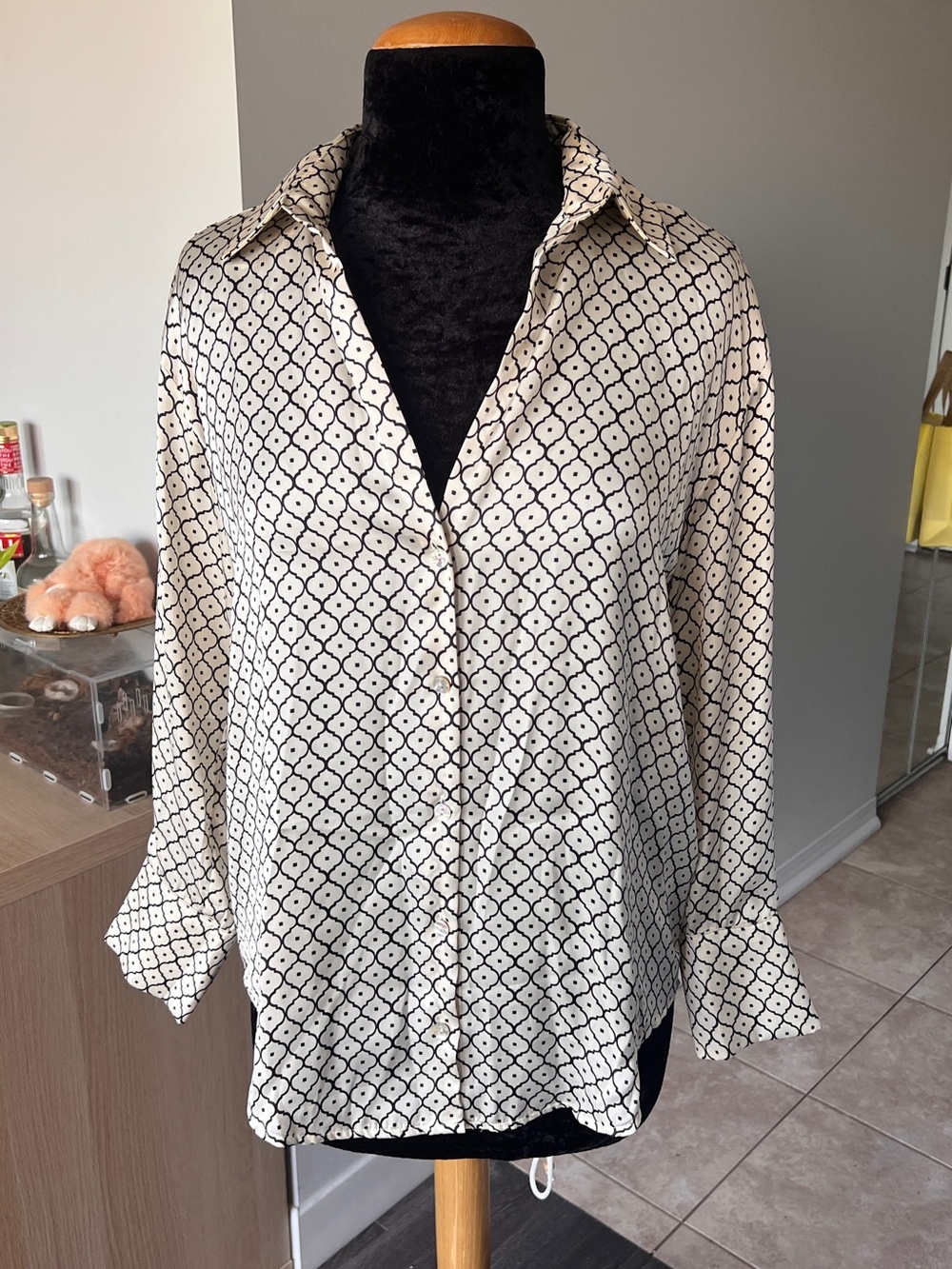 Zara Cream Button-Down Shirt with Black Geometric Print
